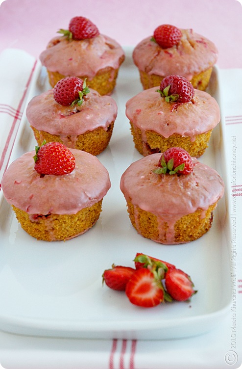 What&amp;#39;s For Lunch Honey?: Strawberry Lime Polenta Muffins